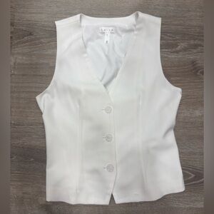Leith Ivory Sleeveless Button-Down Top